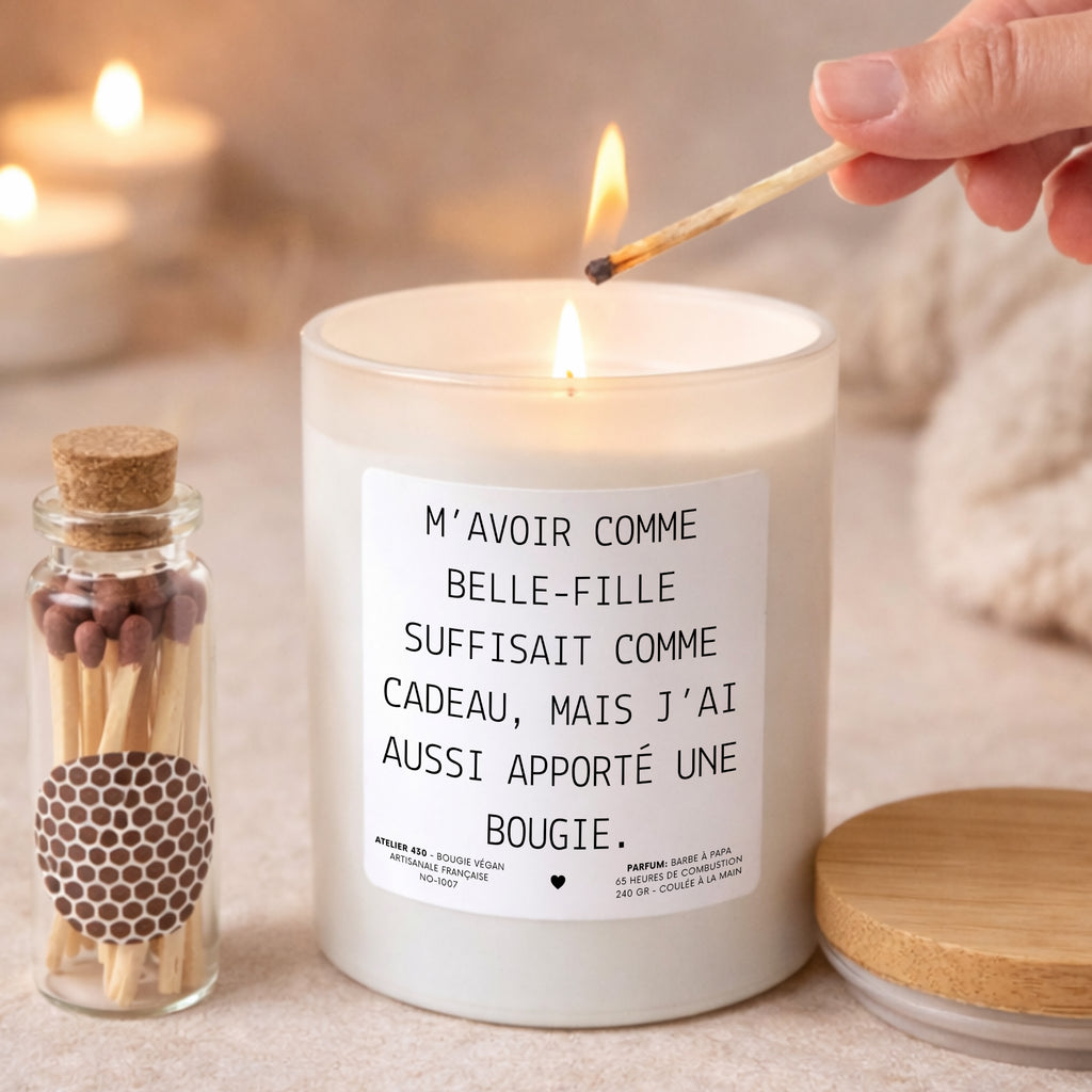 Bougie blanche personnalisée pour maman dans coffret cadeau — Atelier 430
