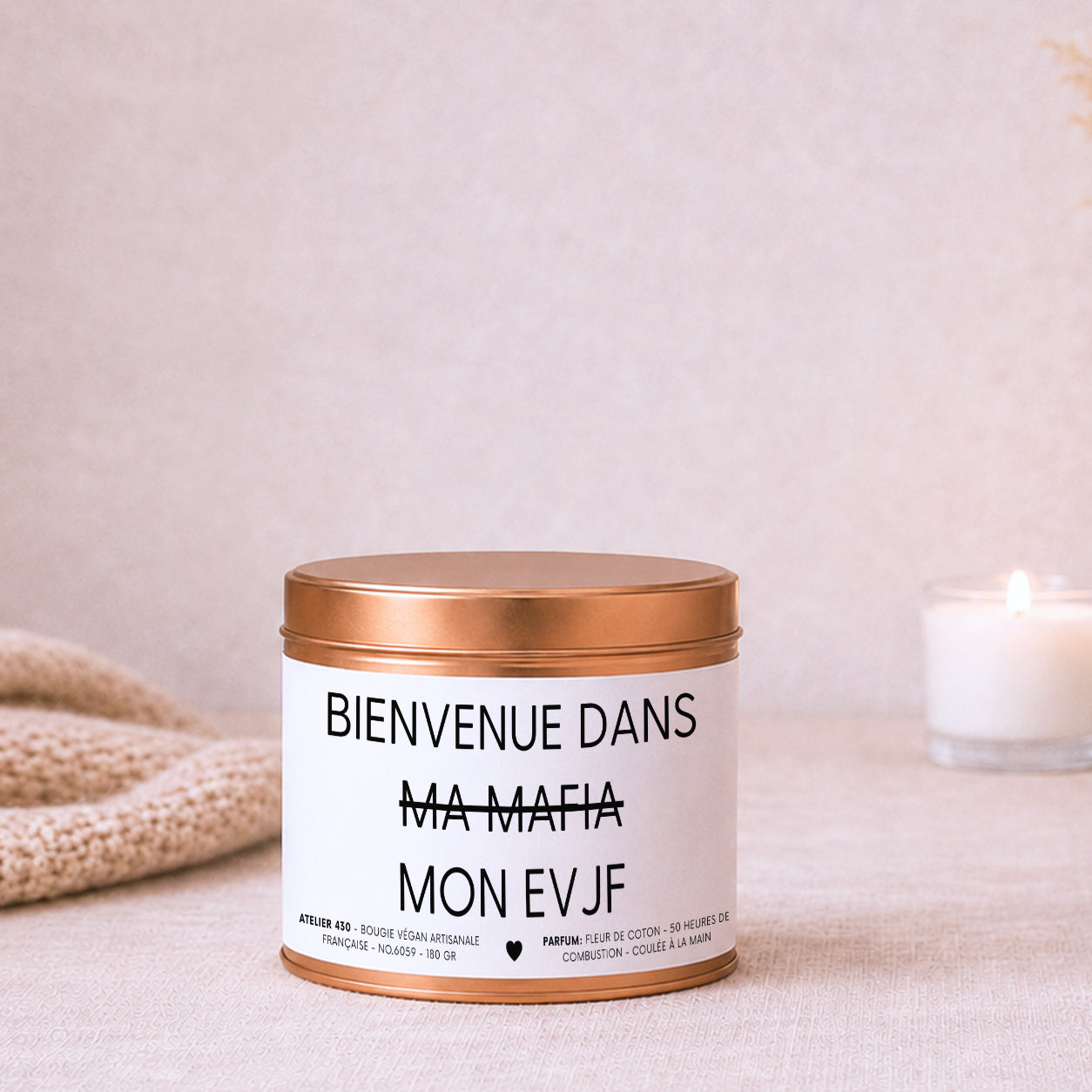 Bougie cadeau EVJF personnalisée « Bienvenue dans ma mafia – Mon EVJF » avec boîte cuivrée – Atelier 430