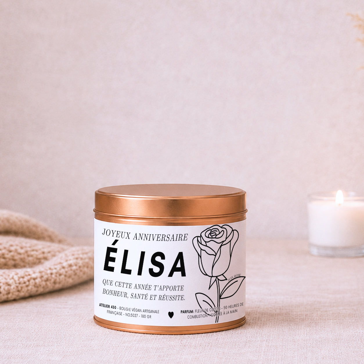 Bougie personnalisable anniversaire avec rose, fleur de juin – Boîte cuivrée – Atelier 430