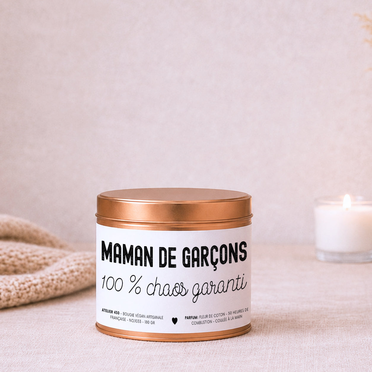 Bougie cadeau humour « Maman de garçons, 100 % chaos garanti » avec boîte cuivrée – Atelier 430