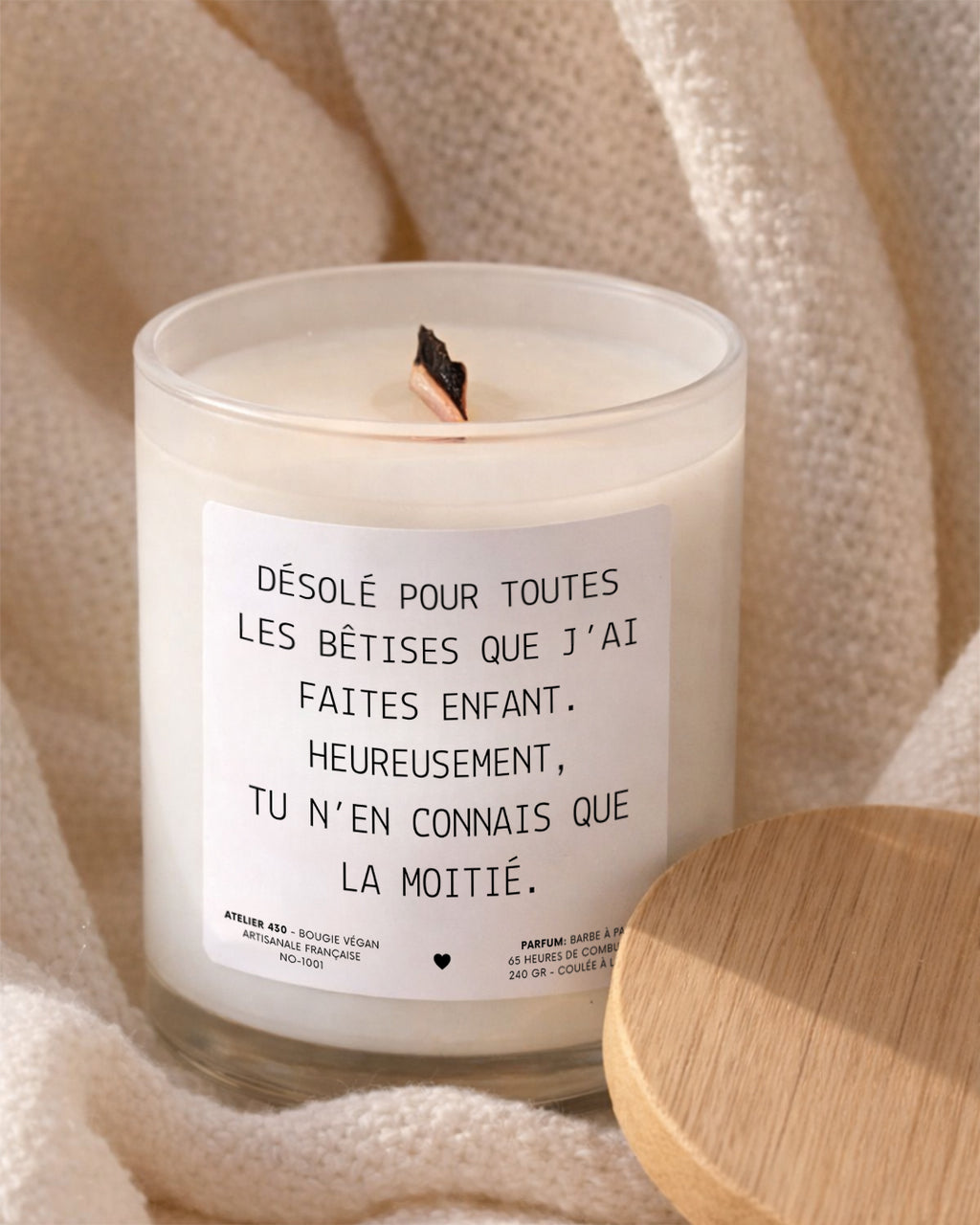Bougie blanche personnalisée avec message drôle pour papa dans coffret cadeau Atelier 430