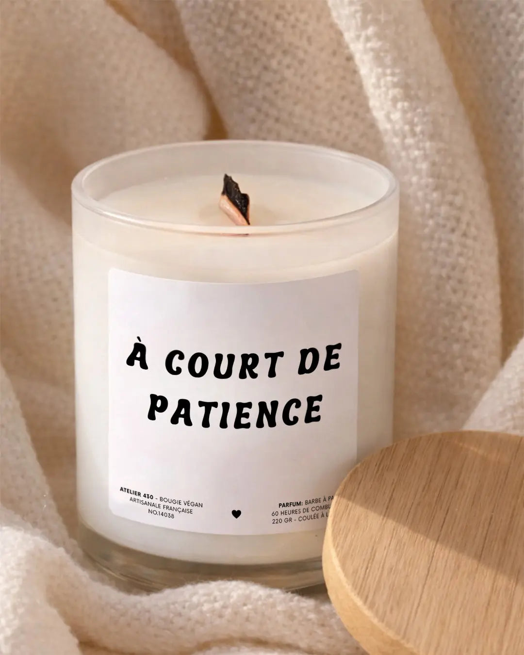 Bougie à message humoristique « À court de patience » avec boîte blanche – Atelier 430