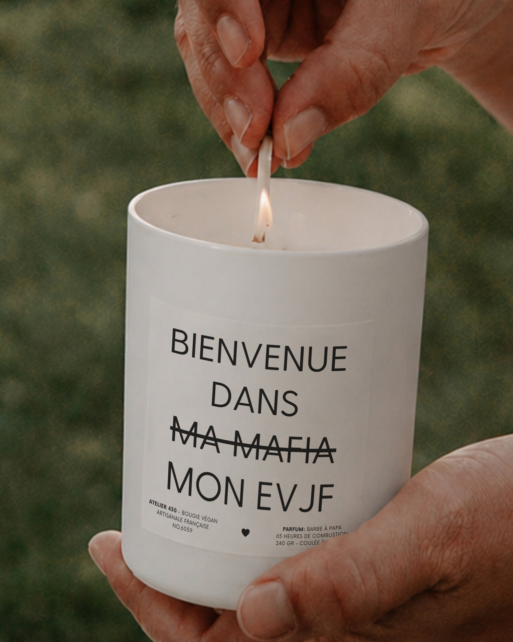 Bougie à message EVJF « Bienvenue dans ma mafia – Mon EVJF » avec boîte blanche – Atelier 430