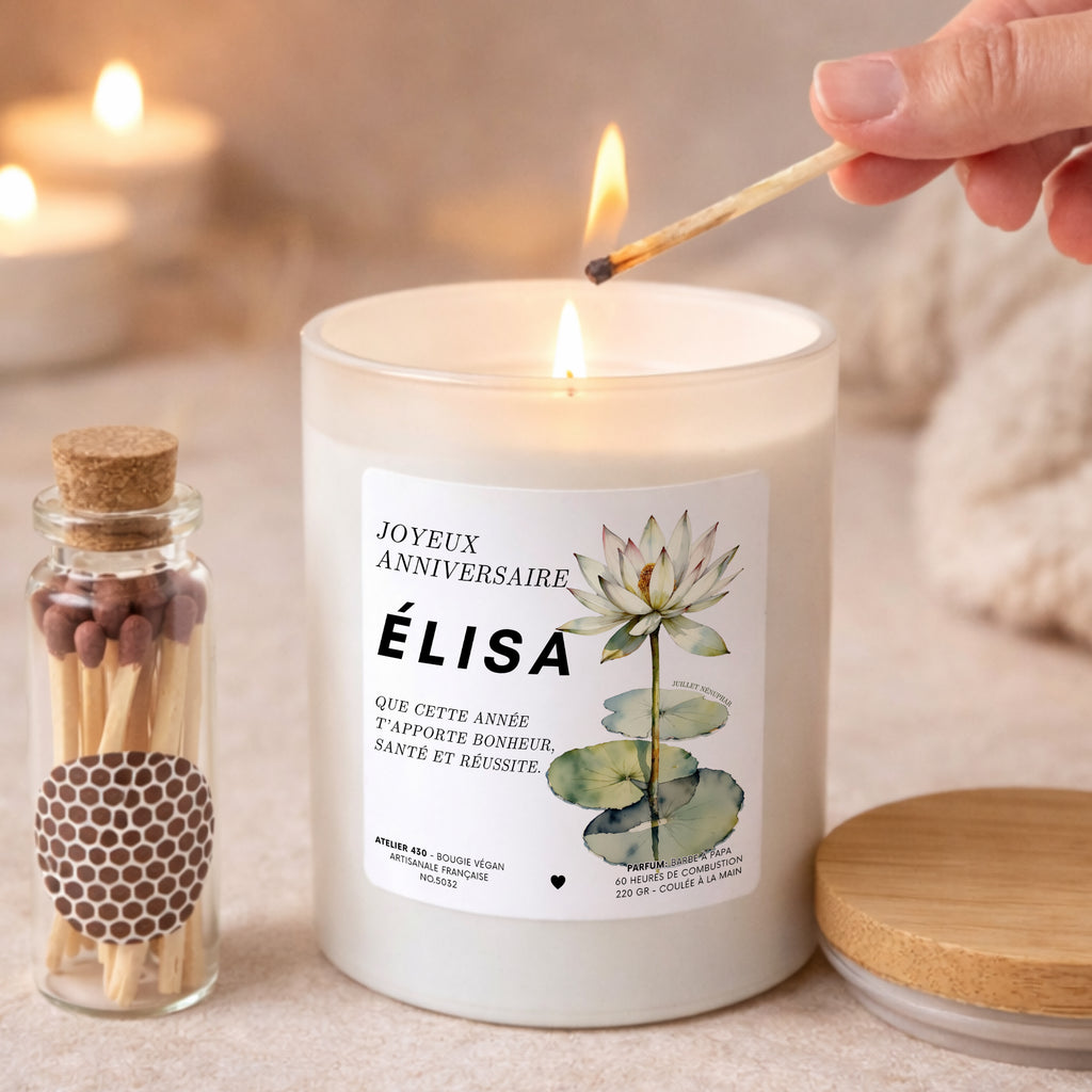 Bougie cadeau anniversaire personnalisée avec Nénuphar, fleur de juillet – Boîte blanche – Atelier 430