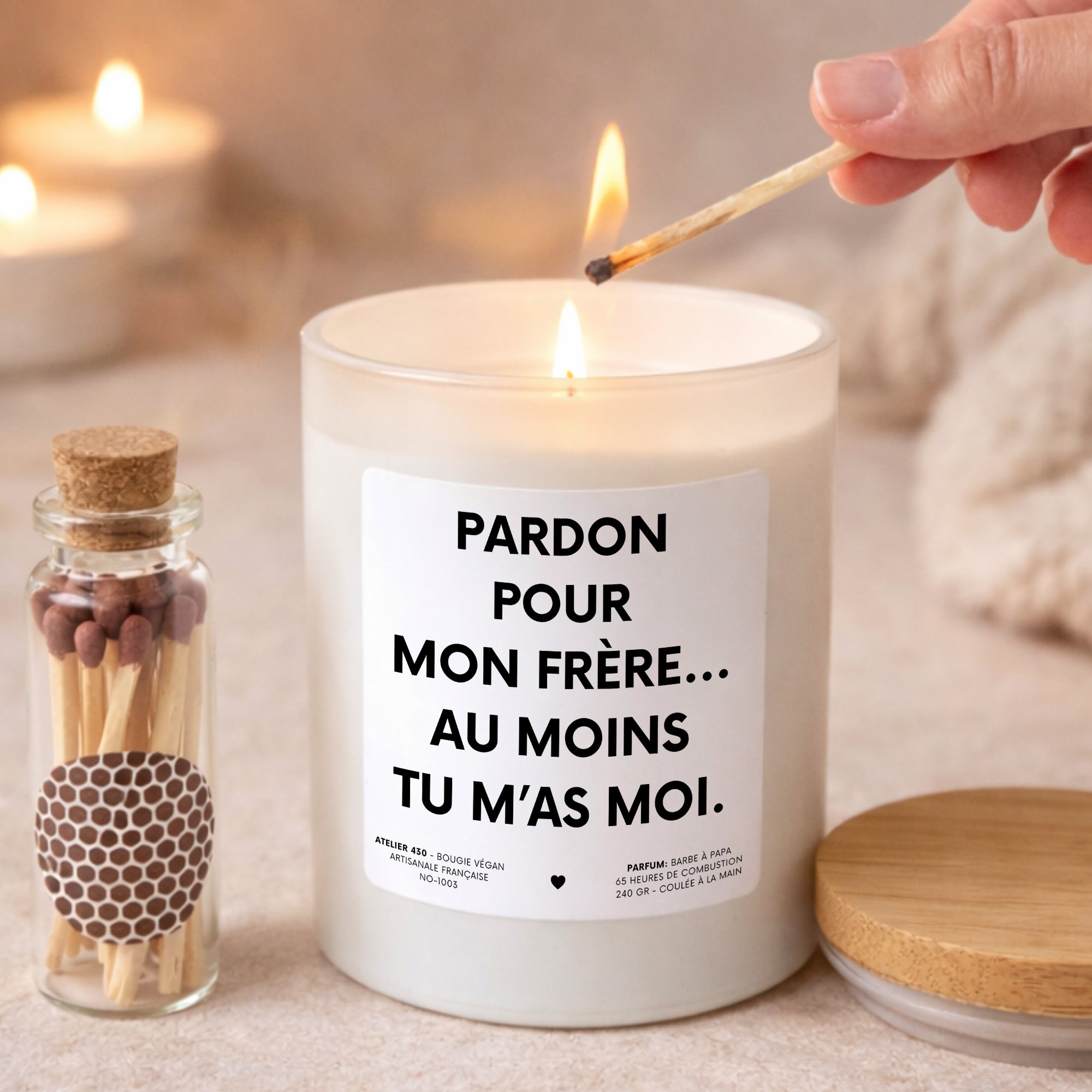 Bougie blanche personnalisée pour maman dans coffret cadeau — Atelier 430
