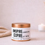 Bougie humour et second degré « Inspire le bon en toi, expire le c** en toi » avec boîte cuivrée – Atelier 430