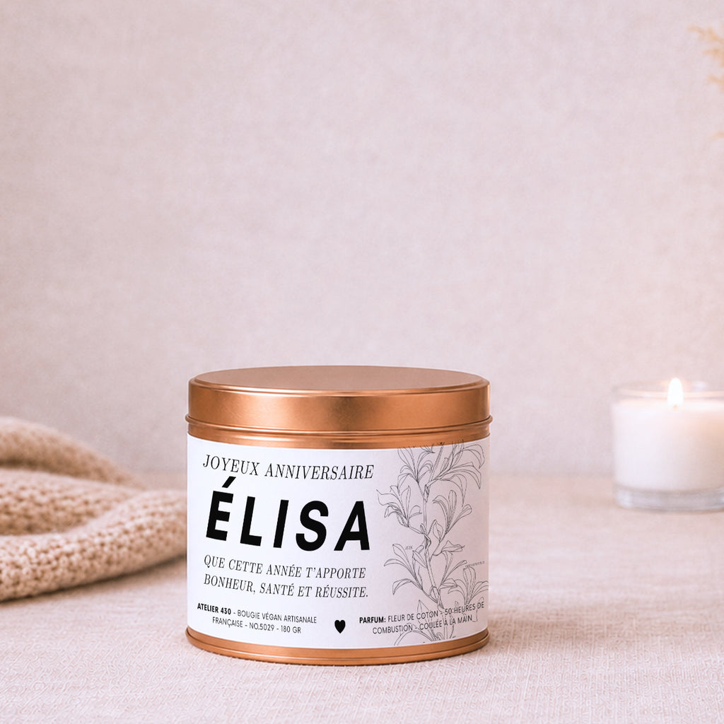 Bougie personnalisable Joyeux anniversaire avec chèvrefeuille, fleur de juin – Boîte cuivrée – Atelier 430