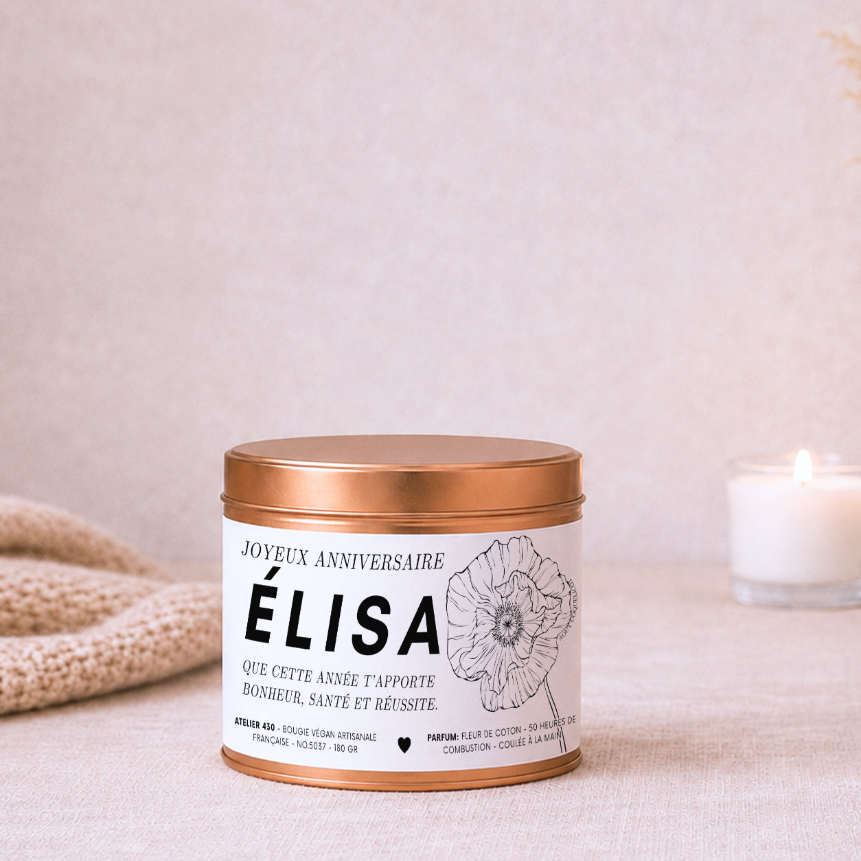 Bougie personnalisable Joyeux anniversaire avec Coquelicot, fleur d'août – Boîte cuivrée – Atelier 430