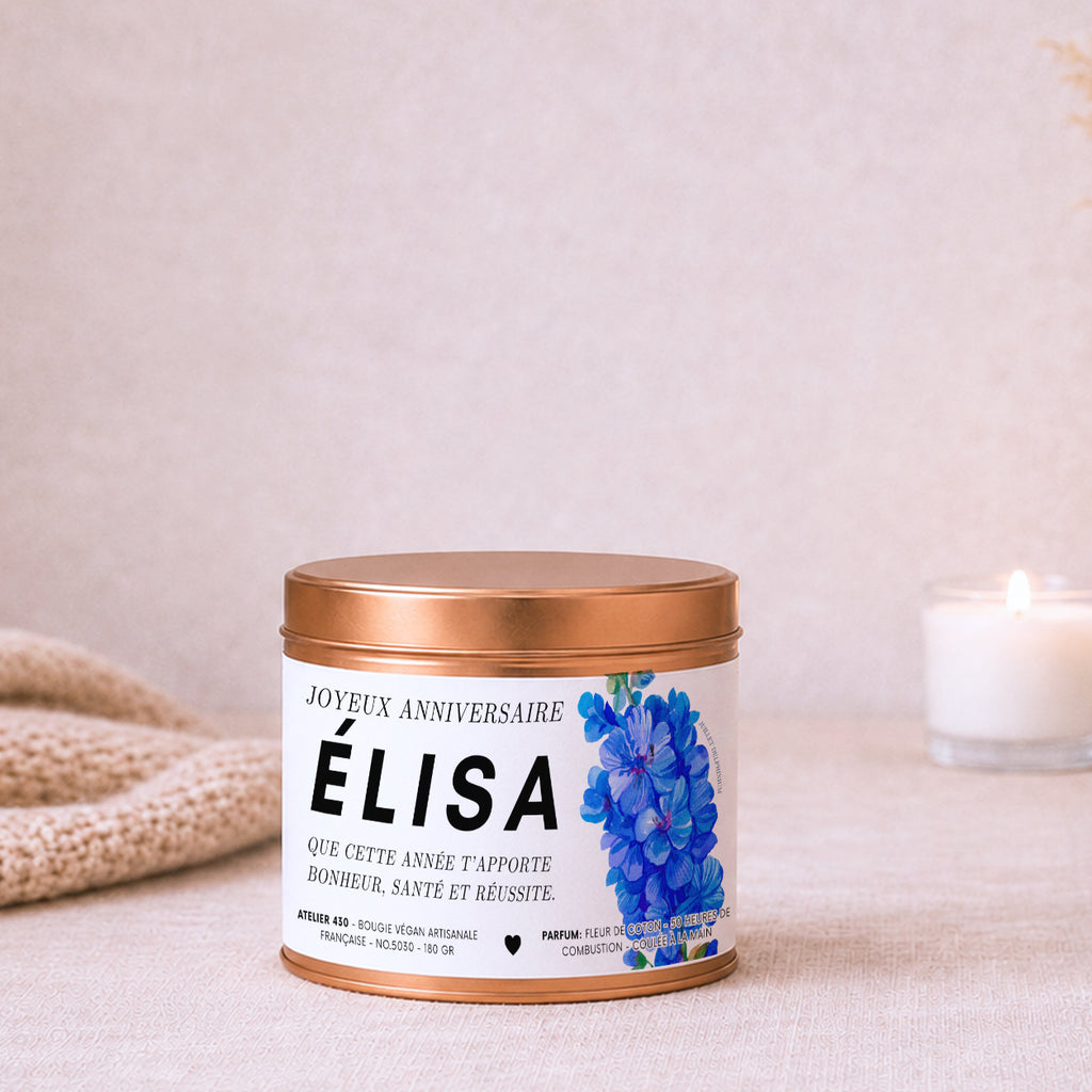 Bougie personnalisable Joyeux anniversaire avec Delphinium, fleur de naissance de juillet – Boîte cuivrée – Atelier 430