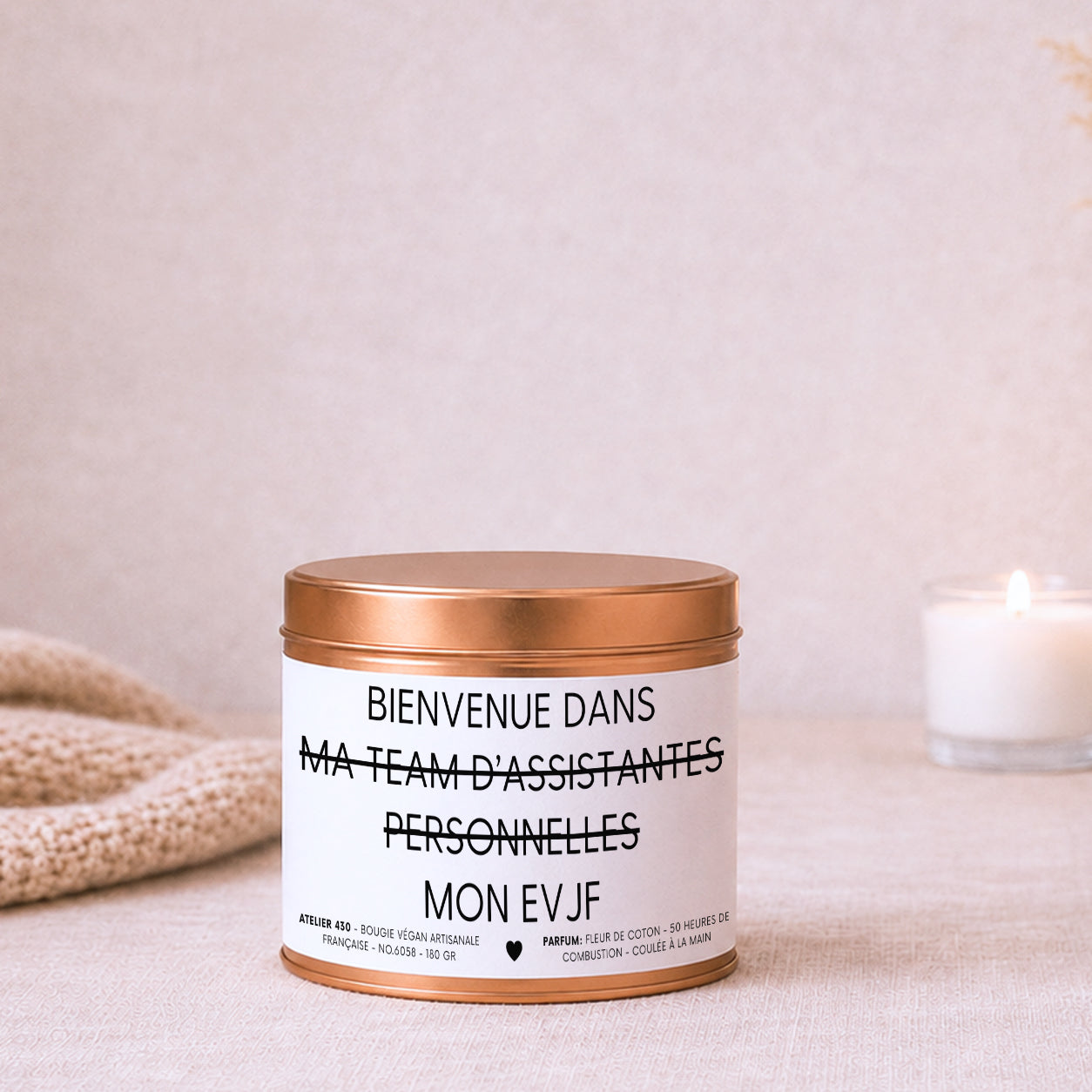 Bougie cadeau EVJF personnalisée « Bienvenue dans ma team d’assistantes personnelles – Mon EVJF » avec boîte cuivrée – Atelier 430