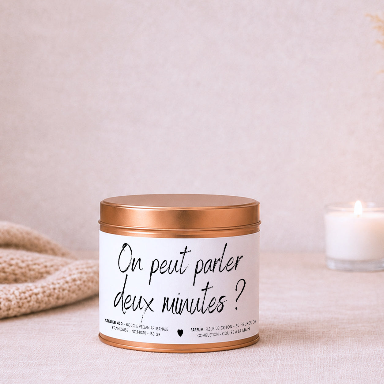 Bougie cadeau humoristique « On peut parler deux minutes ? » avec boîte cuivrée – Atelier 430