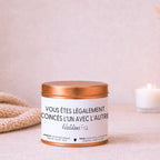 Bougie cadeau de mariage personnalisée « Vous êtes légalement coincés l’un avec l’autre. Félicitations ! » avec boîte cuivrée – Atelier 430