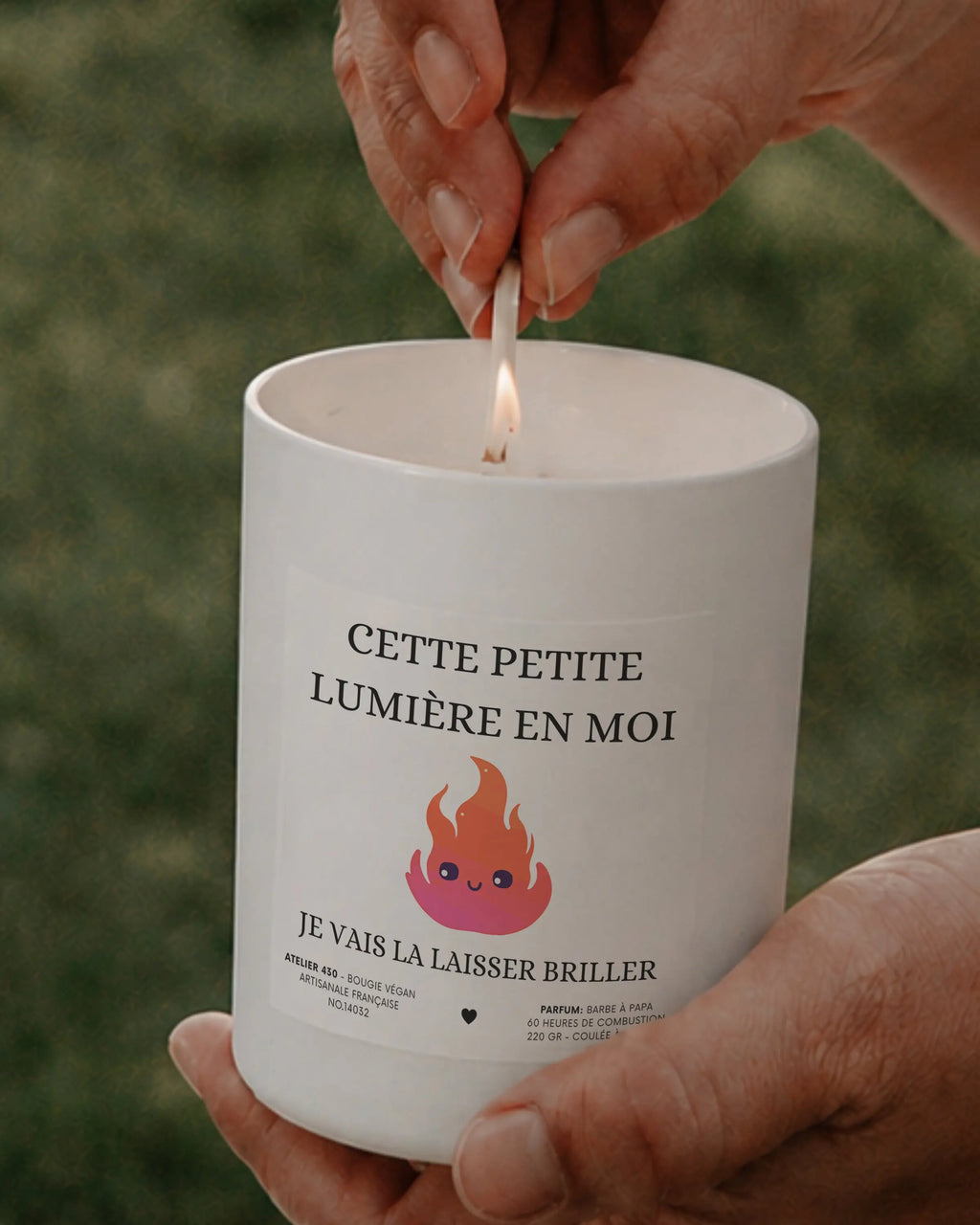 Bougie à message inspirant « Cette petite lumière en moi, je vais la laisser briller » avec boîte blanche – Atelier 430