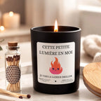 Bougie personnalisée « Cette petite lumière en moi, je vais la laisser briller » avec boîte noire – Atelier 430