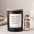 Bougie personnalisée « Chaque histoire d’amour est belle, mais la nôtre est ma préférée » avec boîte noire – Atelier 430