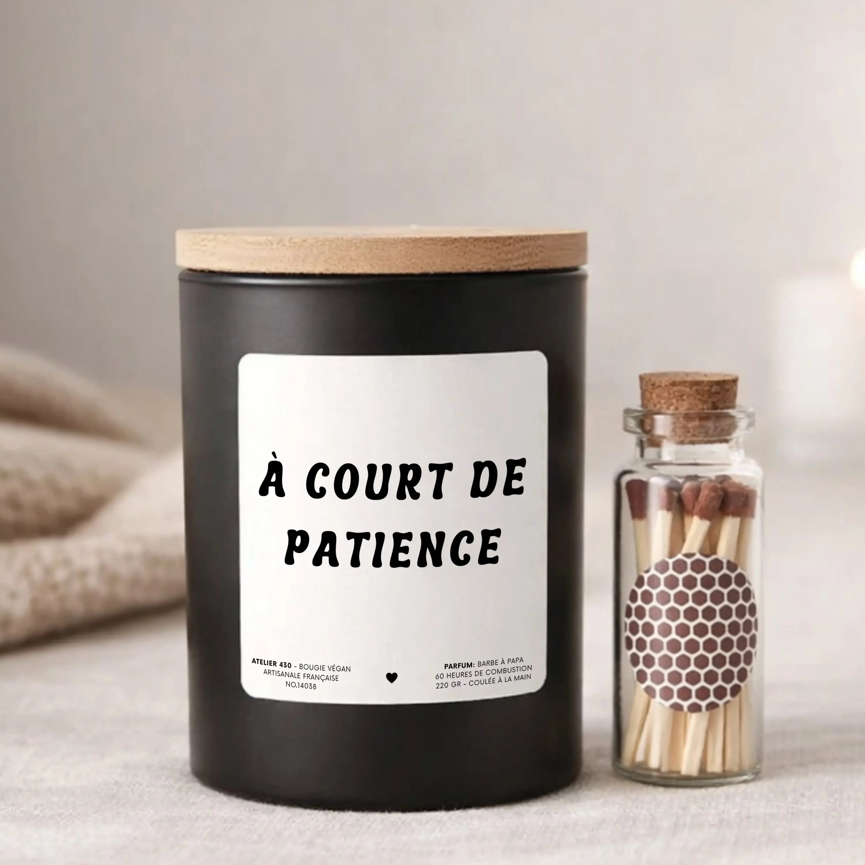 Bougie personnalisée « À court de patience » avec boîte noire – Atelier 430