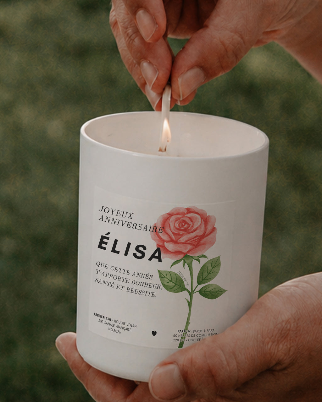 Bougie à message « Joyeux anniversaire » avec Rose, fleur de Juin – Boîte blanche – Atelier 430