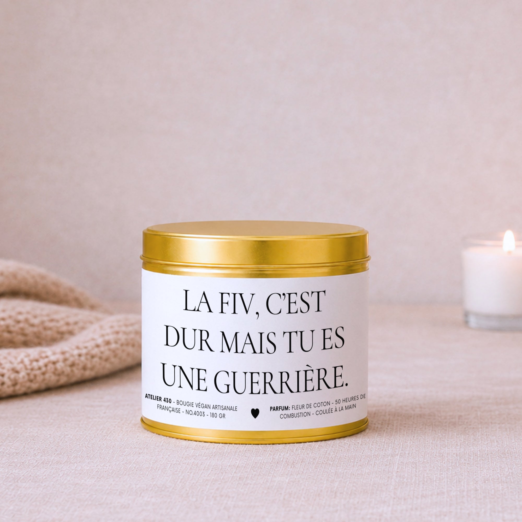 Bougie avec texte personnalisé « La FIV, c’est dur mais tu es une guerrière » avec boîte or – Atelier 430