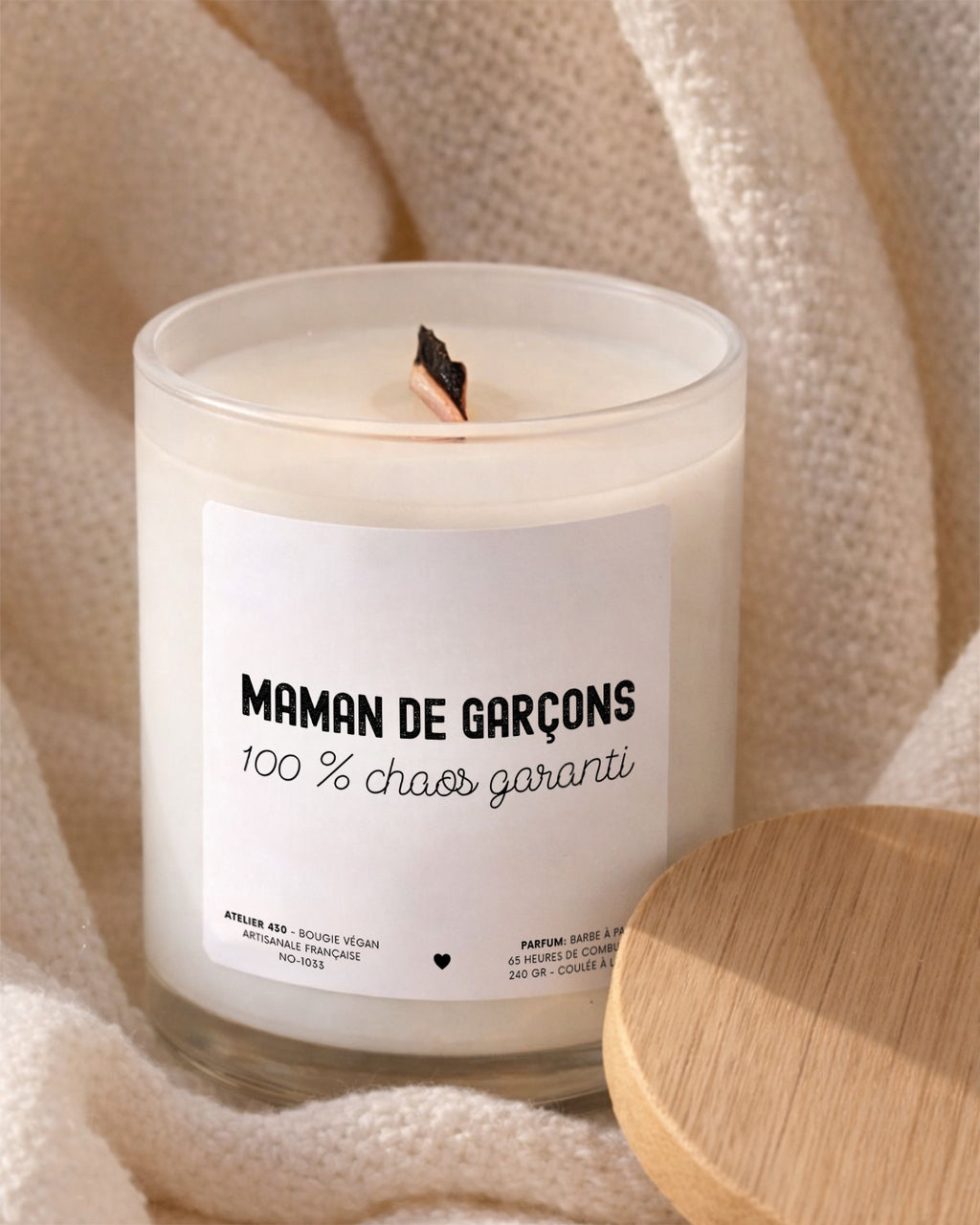 Bougie à message « Maman de garçons, 100 % chaos garanti » avec boîte blanche – Atelier 430