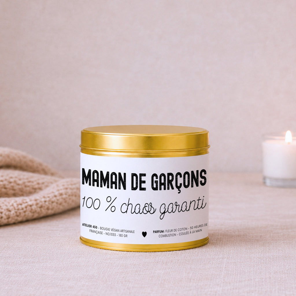Bougie à texte personnalisable « Maman de garçons, 100 % chaos garanti » avec boîte or – Atelier 430
