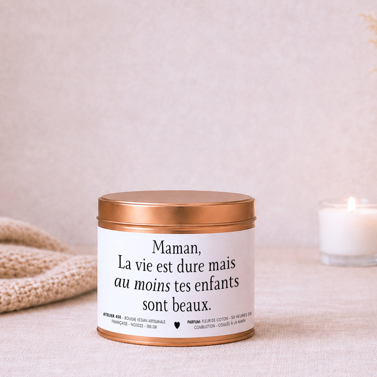 Bougie cadeau personnalisable « Maman, la vie est dure mais au moins tes enfants sont beaux » avec boîte cuivrée – Atelier 430