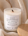 Bougie à message humoristique pour maman « Maman, si la première fois tu n’y arrives pas, essaie encore. Bisous, de ton deuxième enfant ! » avec boîte blanche – Atelier 430