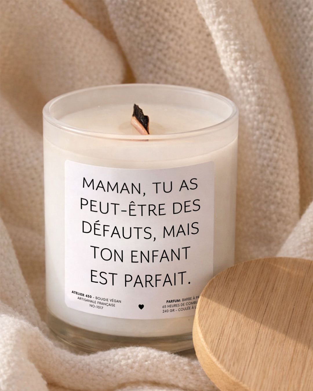 Bougie personnalisée « Maman, tu as peut-être des défauts, mais ton enfant est parfait » avec boîte blanche – Atelier 430