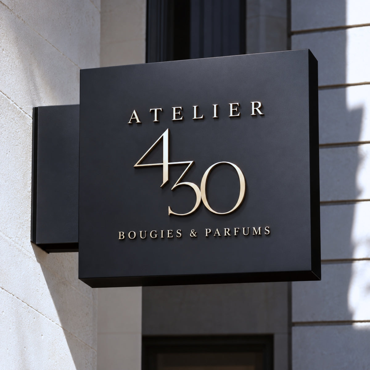 Coffret cadeau noir Atelier 430 avec logo doré.