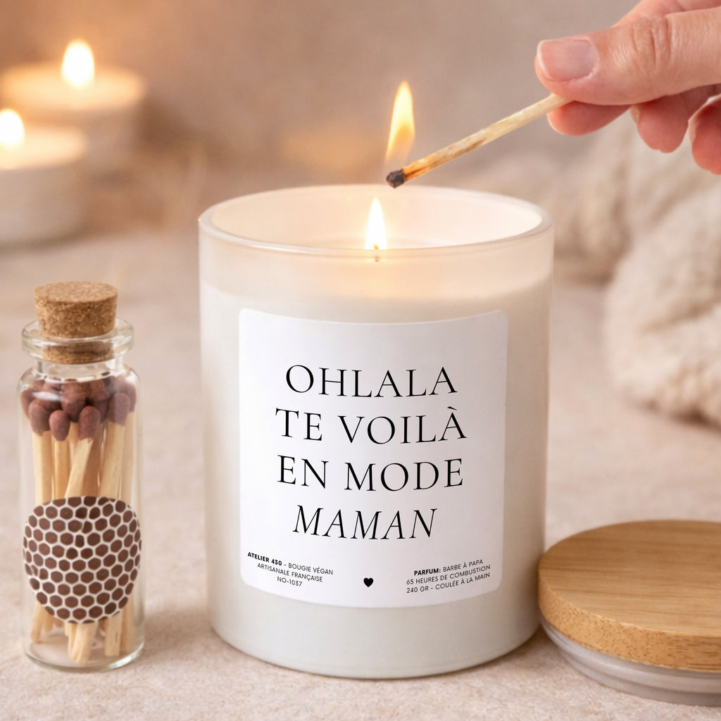 Bougie à message « Ohlala, te voilà en mode maman » avec boîte blanche – Atelier 430