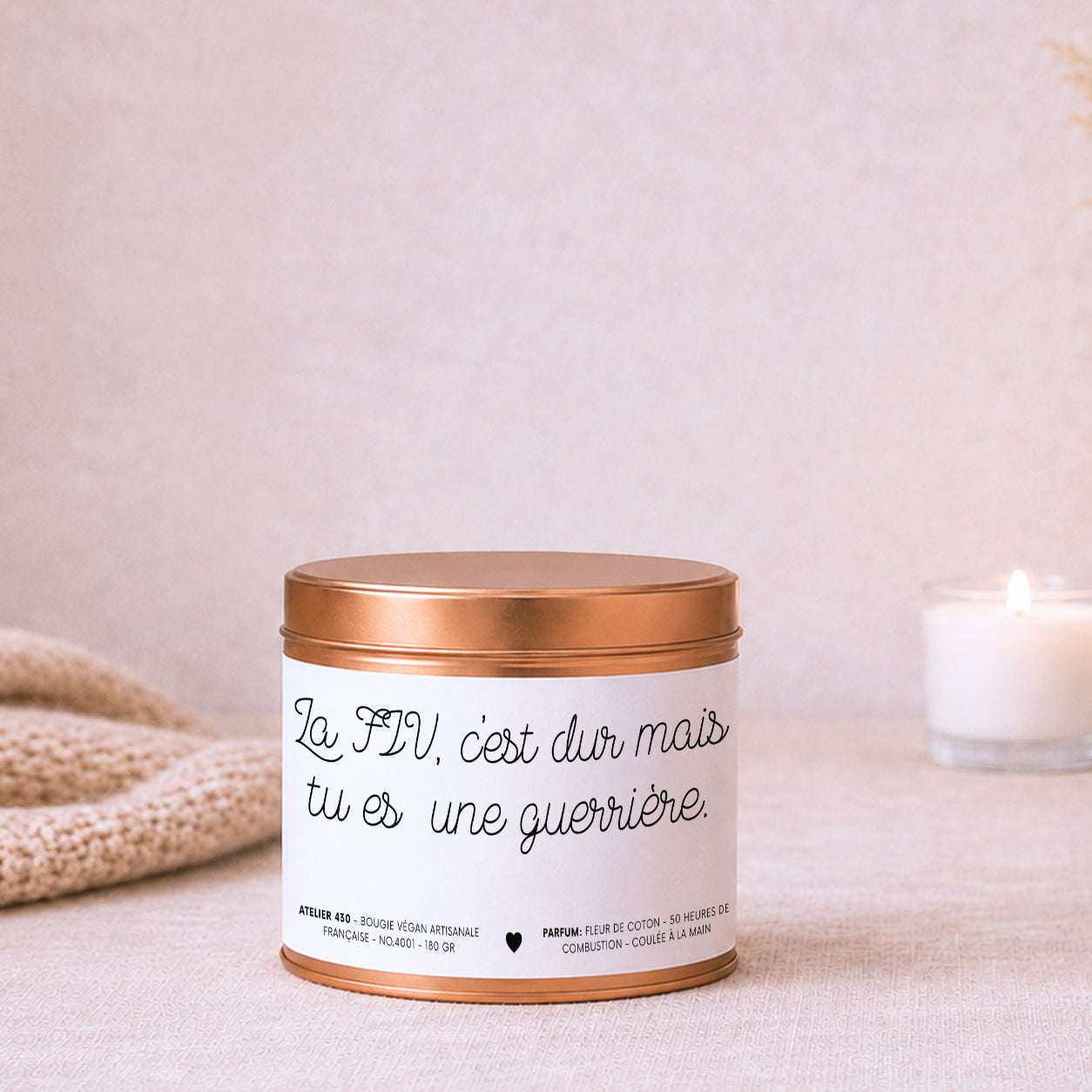 Bougie de soutien personnalisée pour parcours FIV « La FIV, c’est dur mais tu es une guerrière » avec boîte cuivrée – Atelier 430