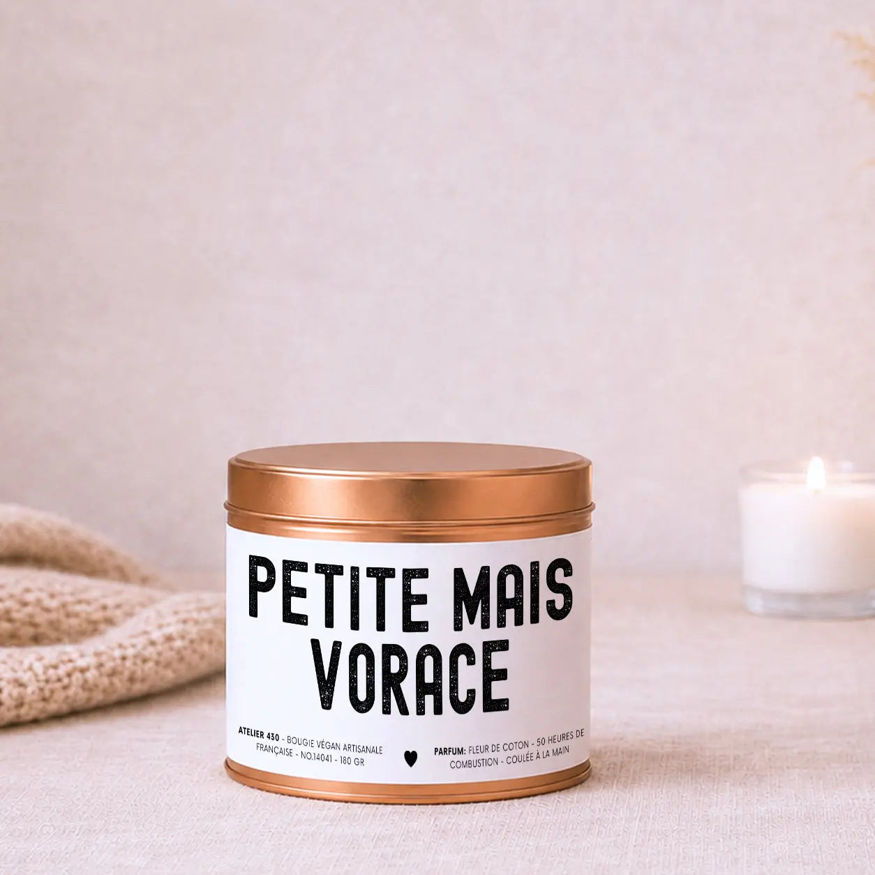 petite-mais-vorace-bougie-humour-decale-boite-cuivree-atelier-430
