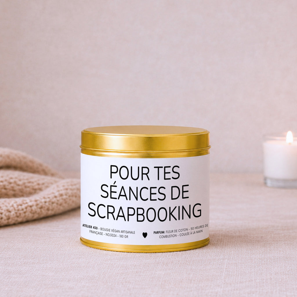 Bougie cadeau pour passionné(e) de scrapbooking et loisirs créatifs – Boîte or – Atelier 430