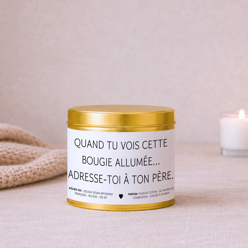 Bougie personnalisée « Quand tu vois cette bougie allumée… adresse-toi à ton père » avec boîte or – Atelier 430