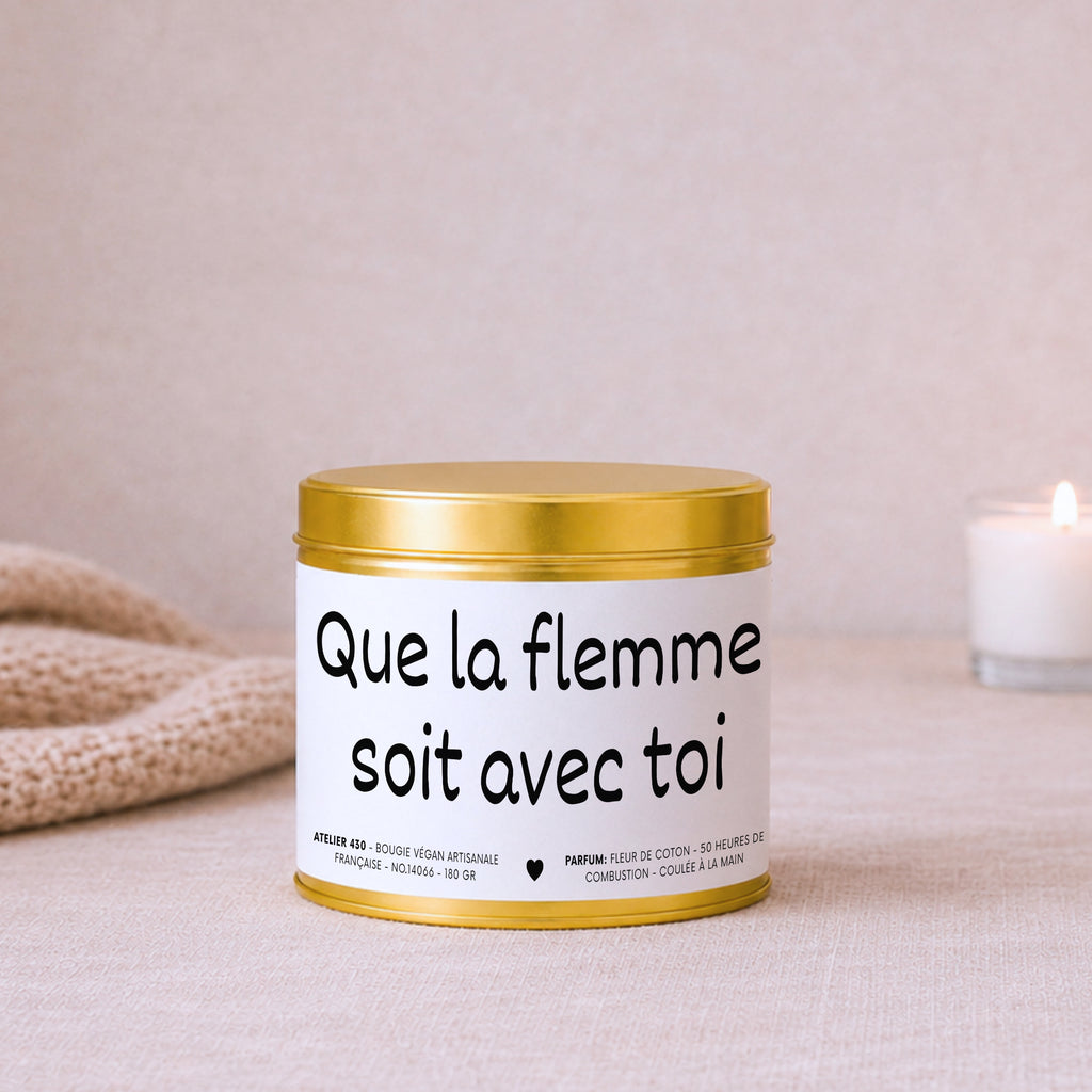 Bougie impertinente et décalée « Que la flemme soit avec toi » avec boîte or – Atelier 430