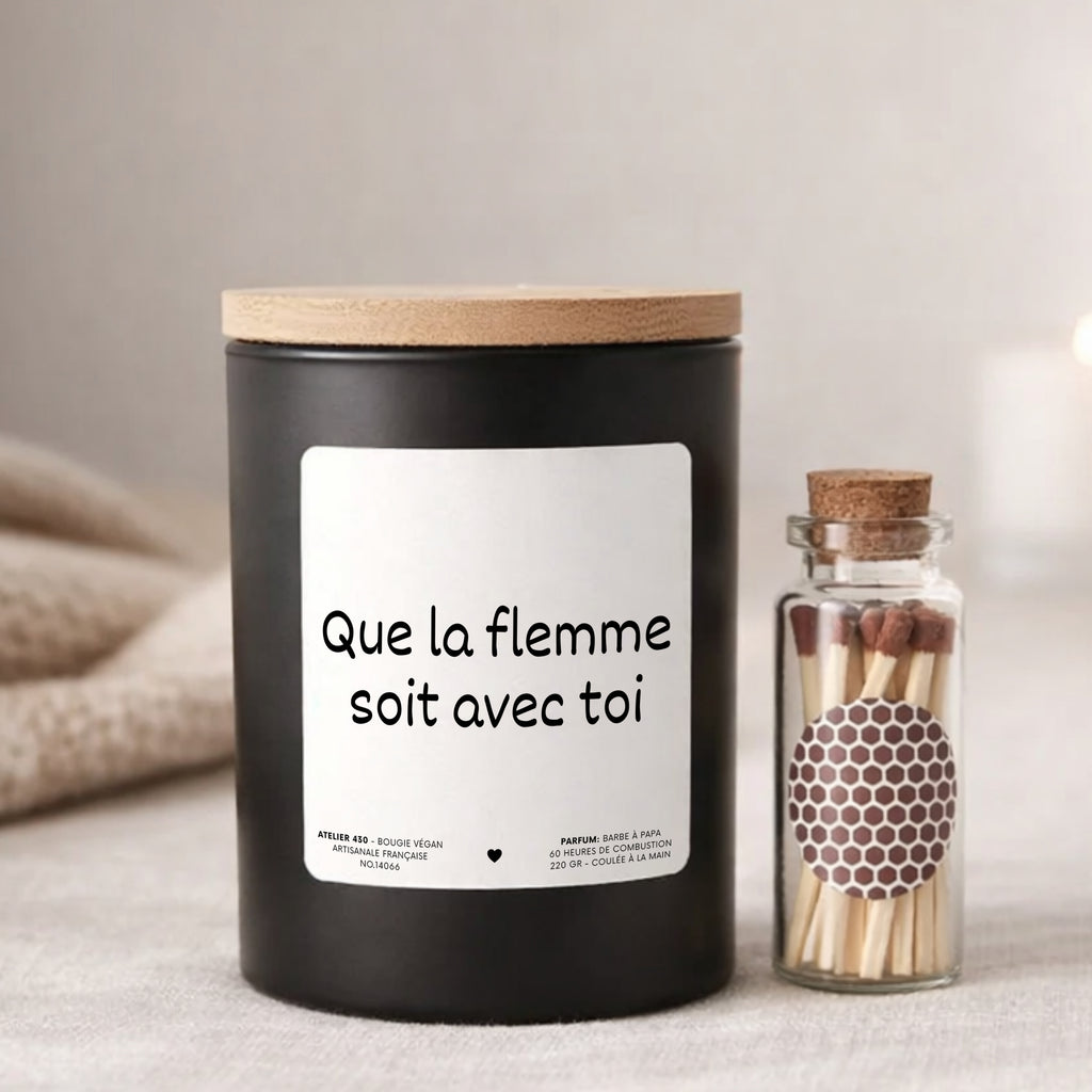 Bougie personnalisée « Que la flemme soit avec toi » avec boîte noire – Atelier 430