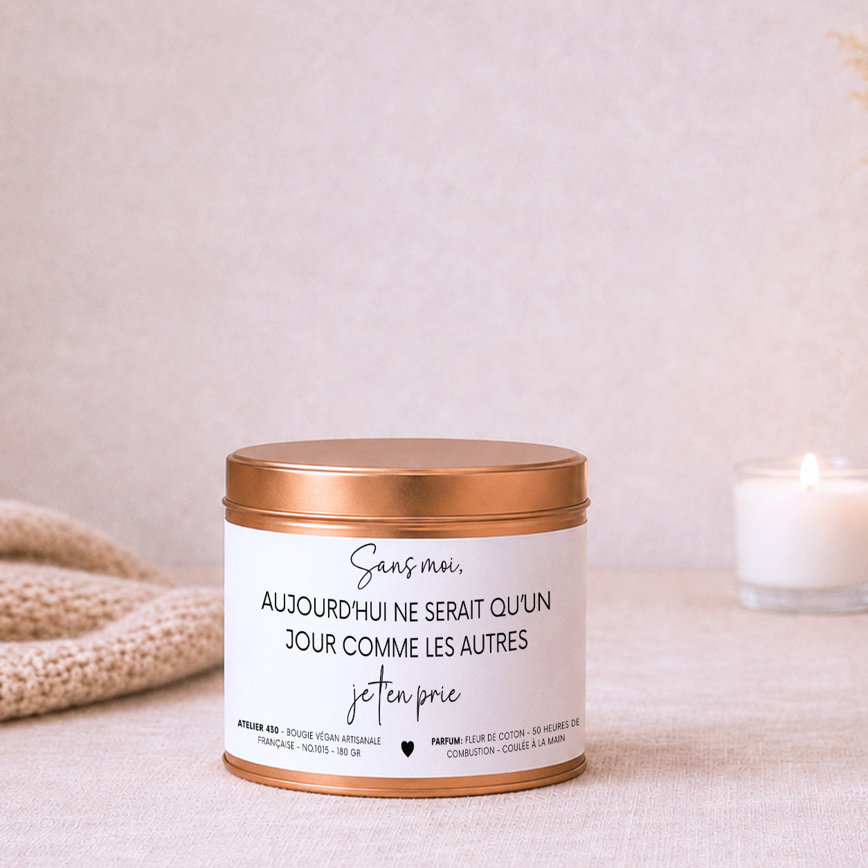 Bougie personnalisée « Sans moi, aujourd’hui ne serait qu’un jour comme les autres » avec boîte cuivrée – Atelier 430