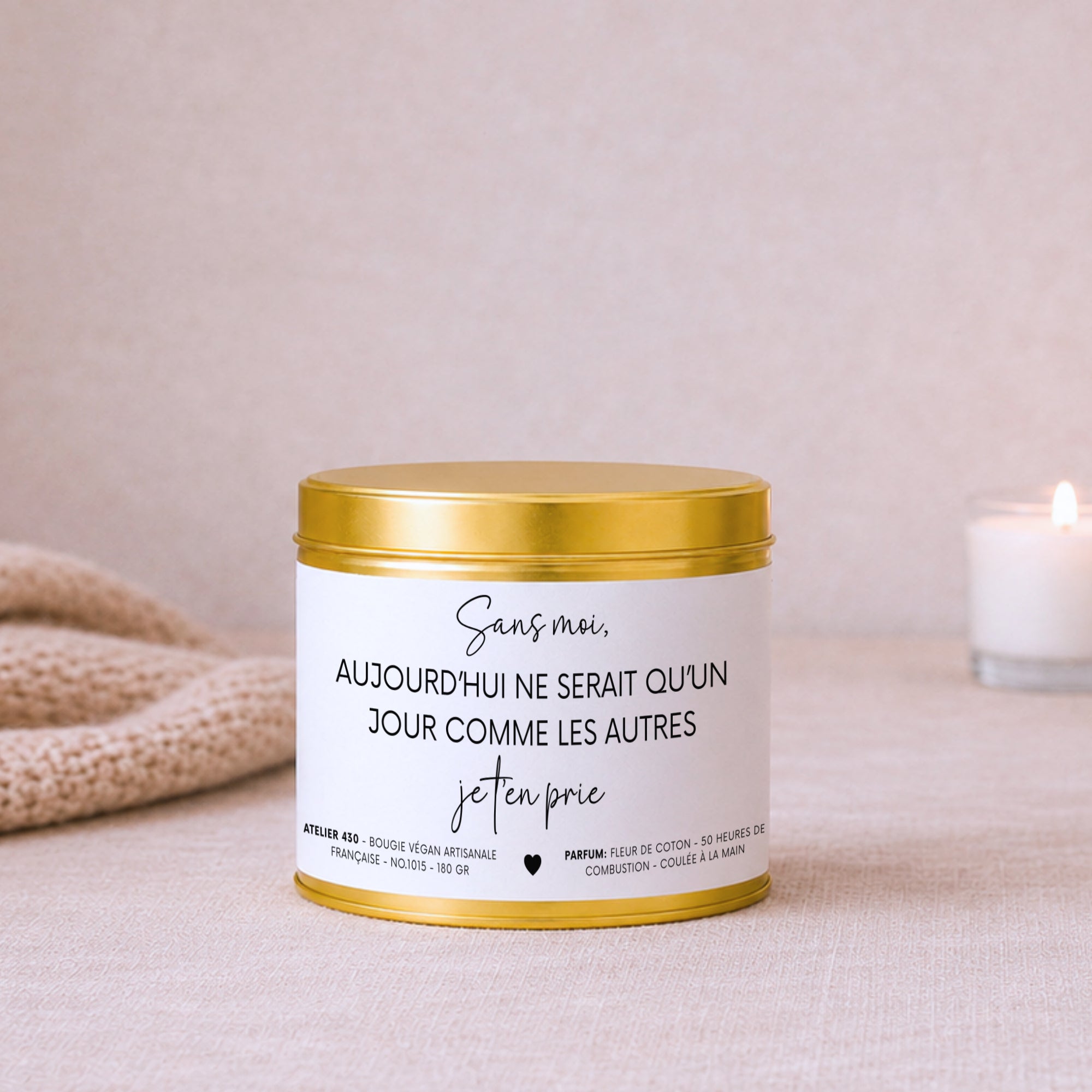 sans-moi-aujourdhui-ne-serait-quun-jour-comme-les-autres-boite-or-bougie-personnalisee-atelier-430
