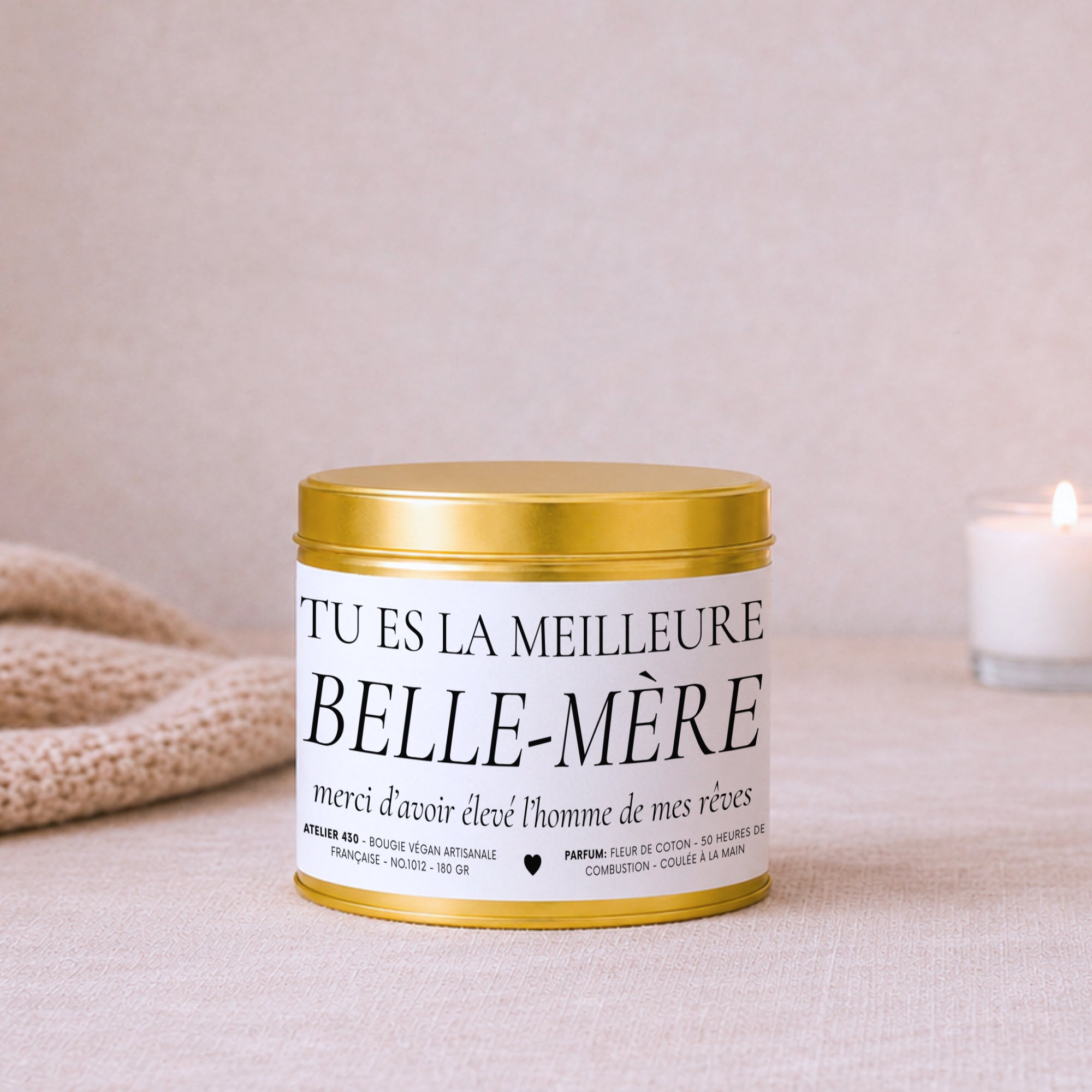 Bougie personnalisée « Tu es la meilleure belle-mère, merci d’avoir élevé l’homme de mes rêves » avec boîte or – Atelier 430