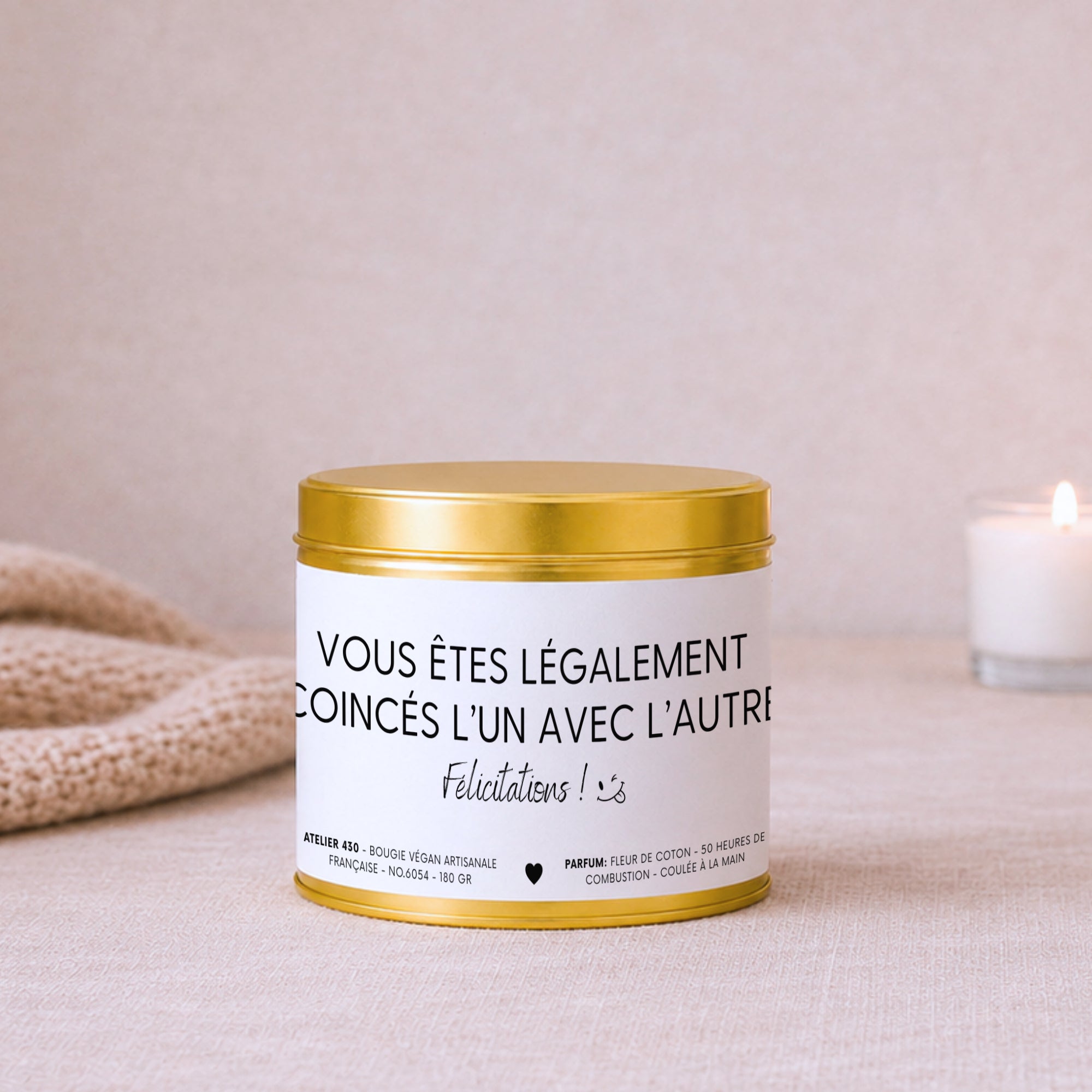 Bougie mariage humoristique « Vous êtes légalement coincés l’un avec l’autre. Félicitations ! » avec boîte or – Atelier 430